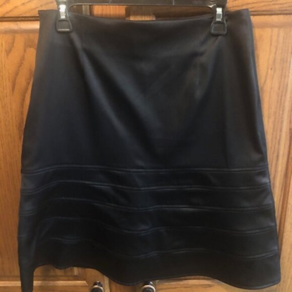 JS Collection Black Skirt size 6P - Picture 2 of 4